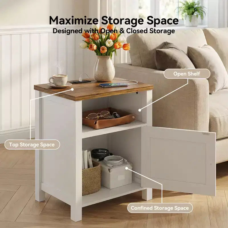 Comodino contenitore in stile rustico con porta USB e presa di corrente integrata; Dotato di ripiani aperti e armadietti chiusi, comodino con contenitore