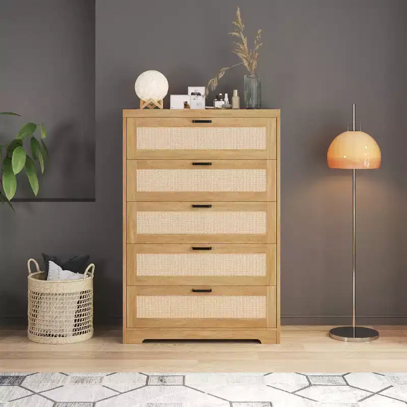 COZONY Comò alto 80 cm in rattan con 5 cassetti, cassettiera portaoggetti in legno con ampio piano per camera da letto e ingresso