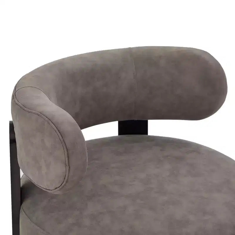 Poltrona girevole club Christopher Knight Home Emile in similpelle con struttura in legno di gomma