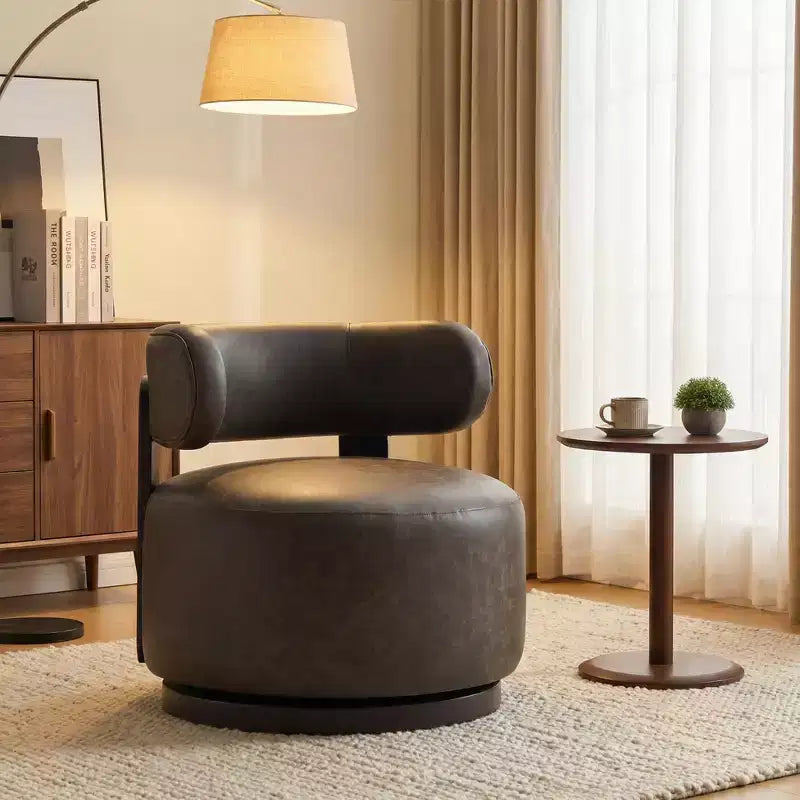 Poltrona girevole club Christopher Knight Home Emile in similpelle con struttura in legno di gomma