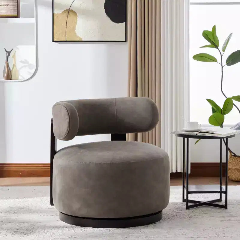 Poltrona girevole club Christopher Knight Home Emile in similpelle con struttura in legno di gomma